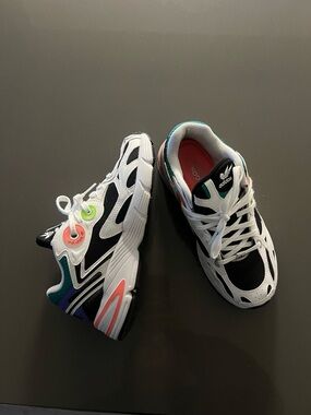 Adidas Astir Sneakers